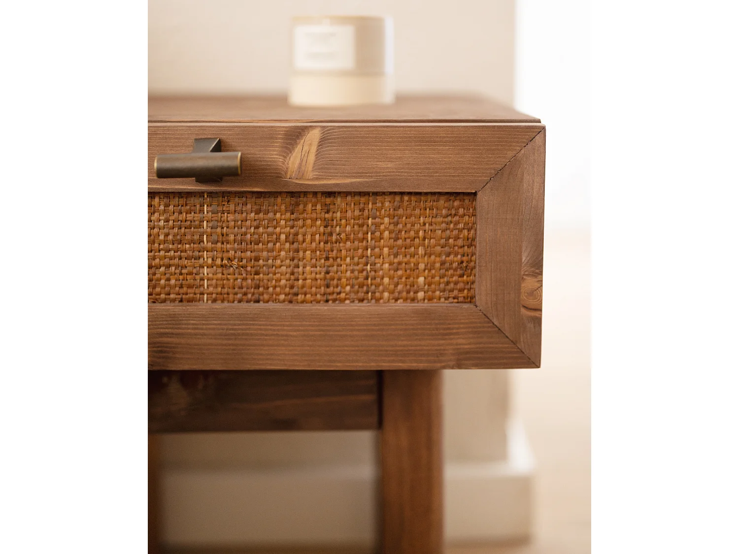 Comodino 1 cassetto in legno massello in tono noce 45x40cm - OLIVIA - DECOWOOD