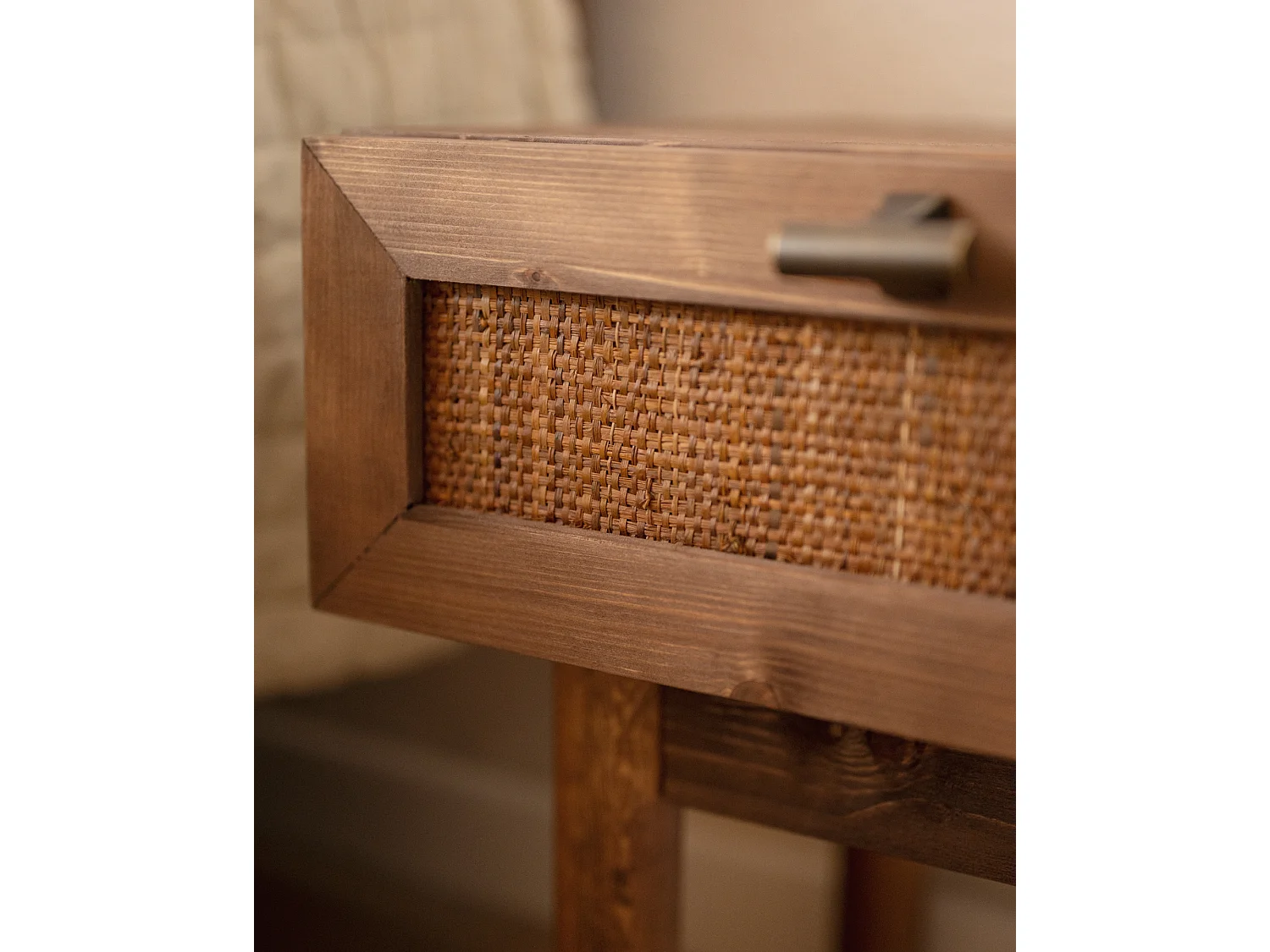 Comodino 1 cassetto in legno massello in tono noce 45x40cm - OLIVIA - DECOWOOD