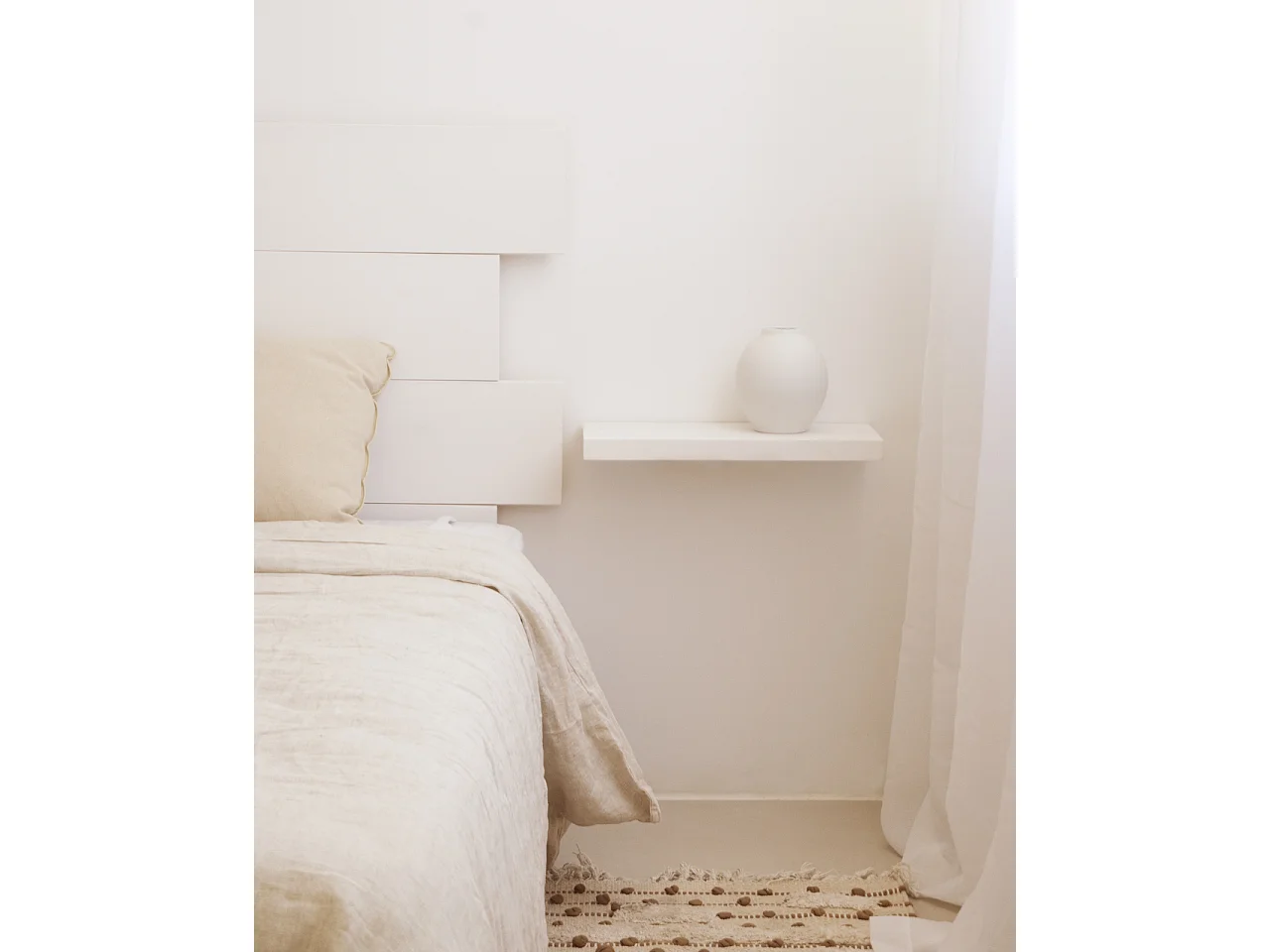 Mesita de noche de pared de madera de abeto Decowood en color blanco de 45x3,2cm - HAK - DECOWOOD