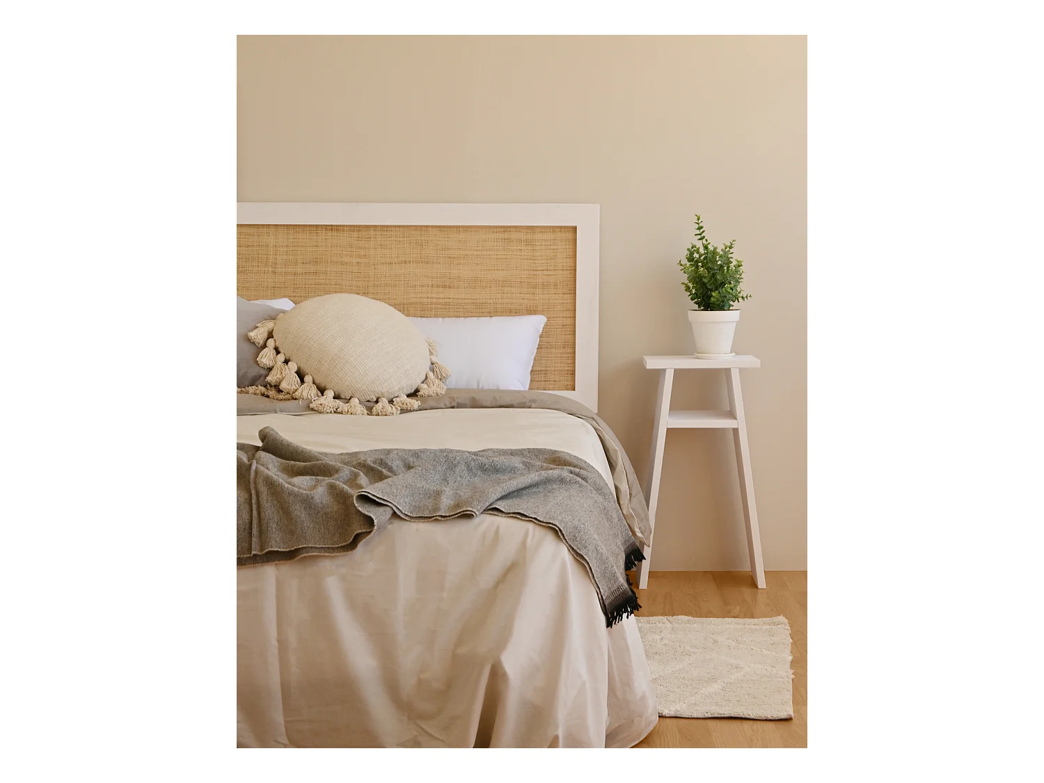 Mesita de noche de madera maciza en tono blanco 20x60cm - ARITZ - DECOWOOD