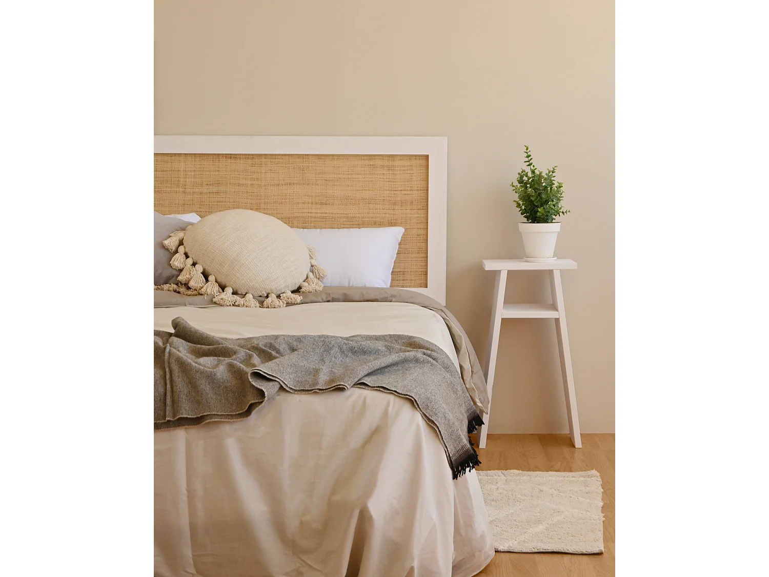 Mesita de noche de madera maciza en tono blanco 20x60cm - ARITZ - DECOWOOD