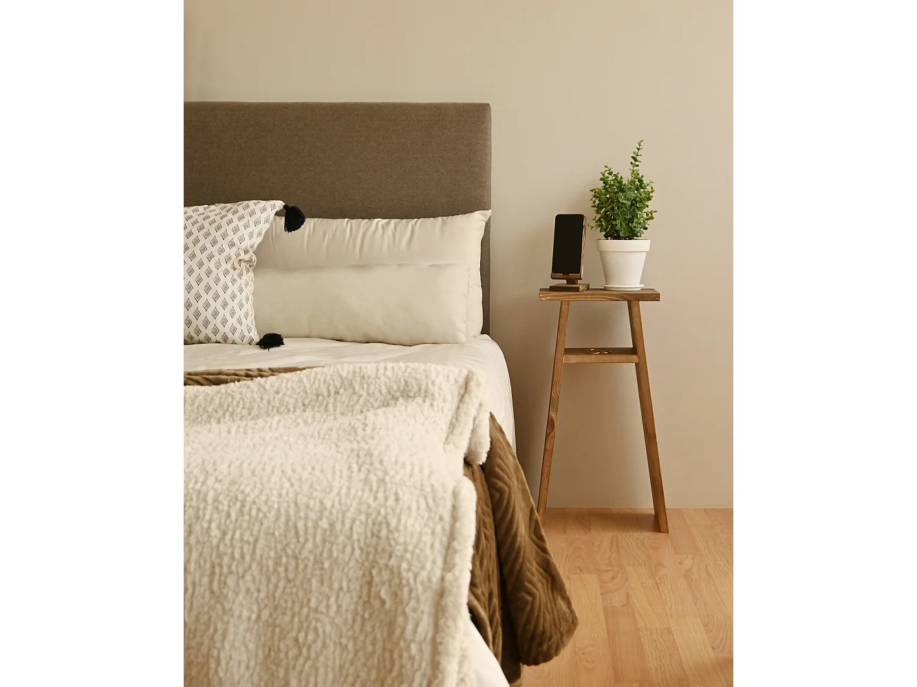 Tavolino in legno massiccio in tono rovere scuro 20x60cm - ARITZ - DECOWOOD