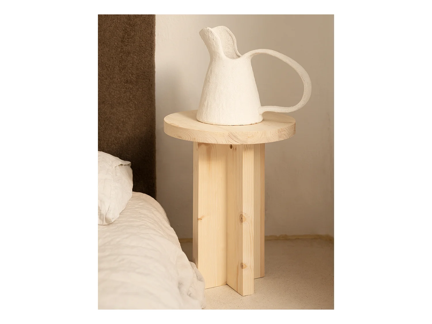 Mesita de noche redonda de madera de abeto Decowood en color natural de 45x35cm - TOKYO - DECOWOOD