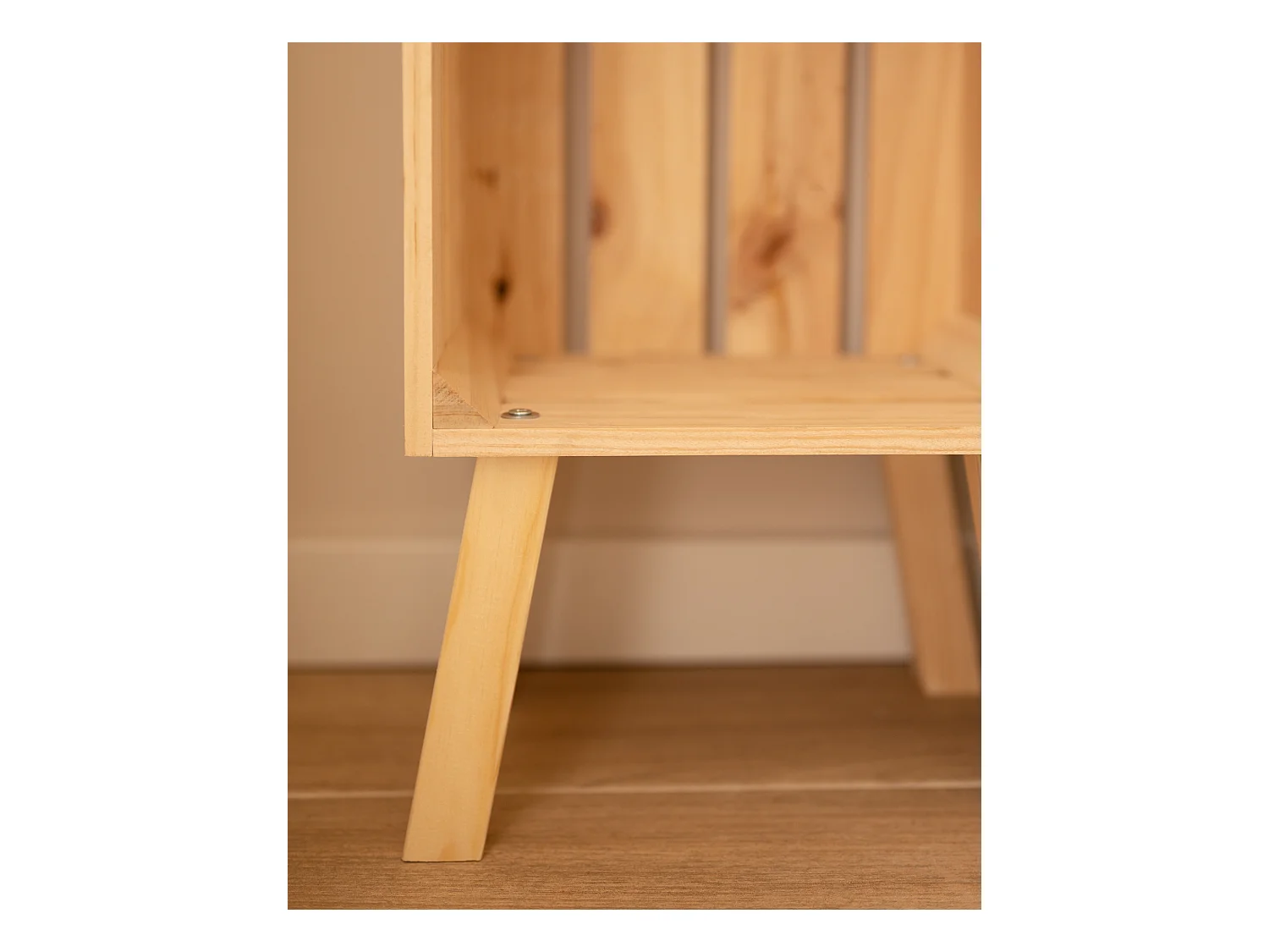 Comodino verticale in legno massello in tono naturale 25,5x66cm - BOX - DECOWOOD