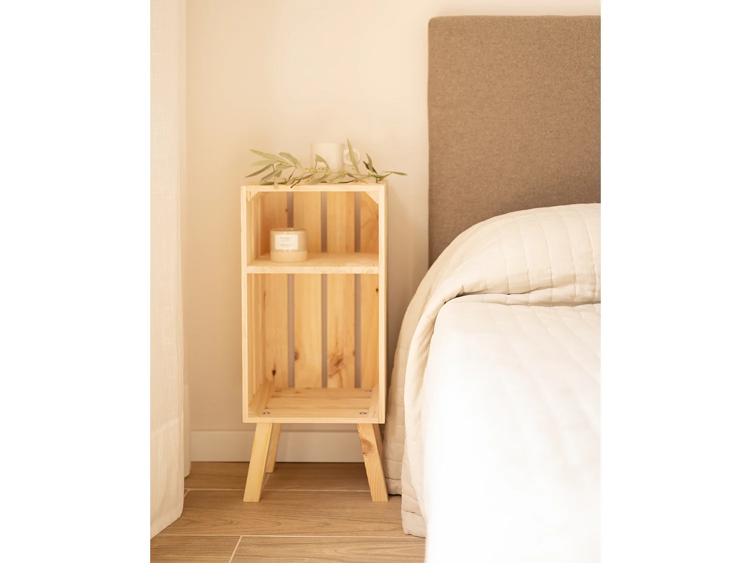 Table de chevet en bois de pin verticale naturelle 25,5x66cm - BOX - DECOWOOD