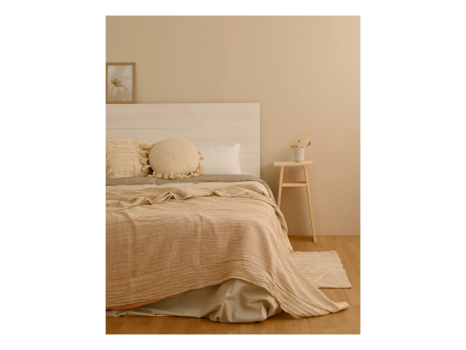 Mesita de noche de madera maciza en tono natural de 20x60cm - ARITZ - DECOWOOD