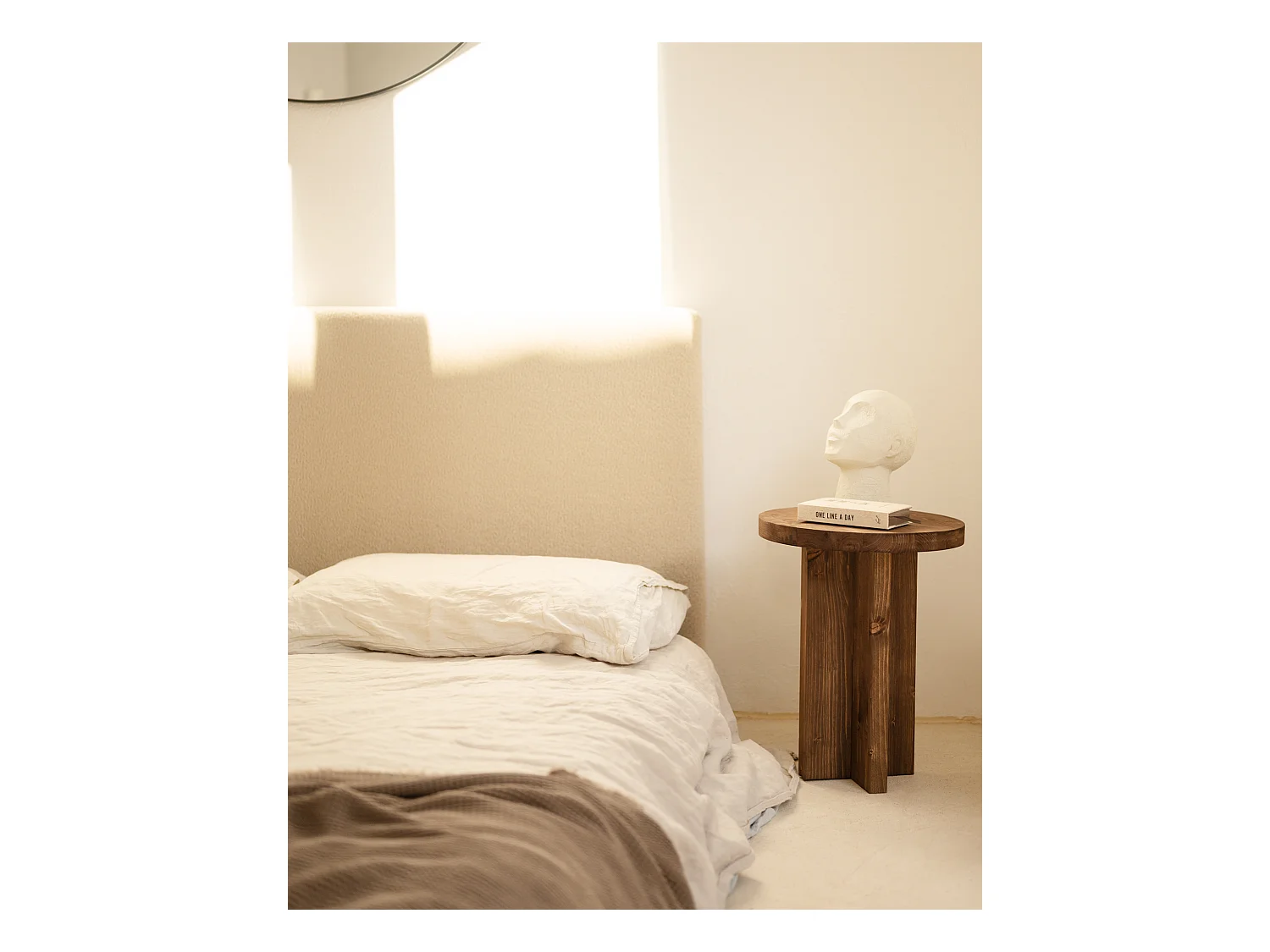 Comodino in legno massello in tono noce 35x45cm - TOKYO - DECOWOOD