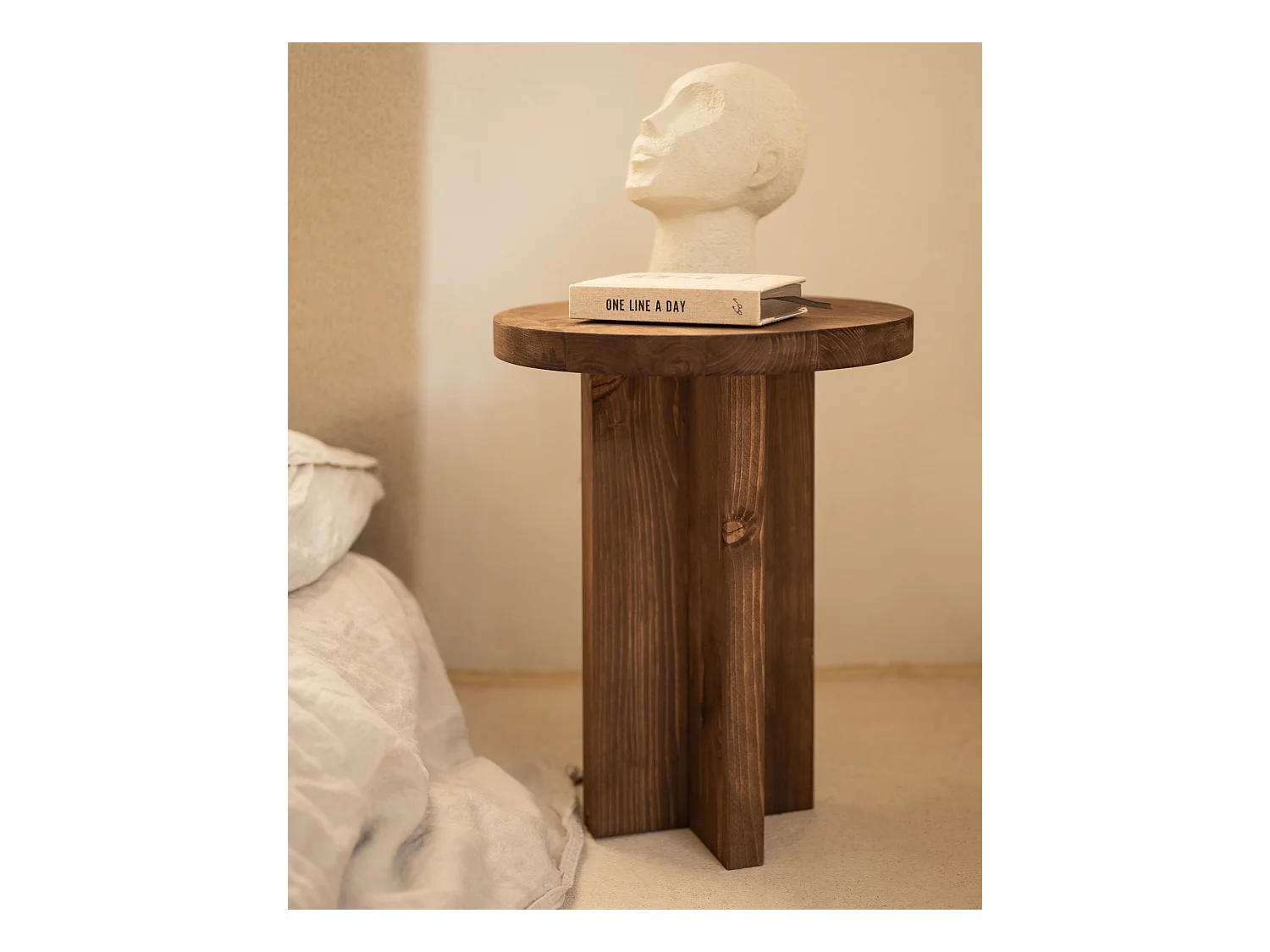 Comodino in legno massello in tono noce 35x45cm - TOKYO - DECOWOOD