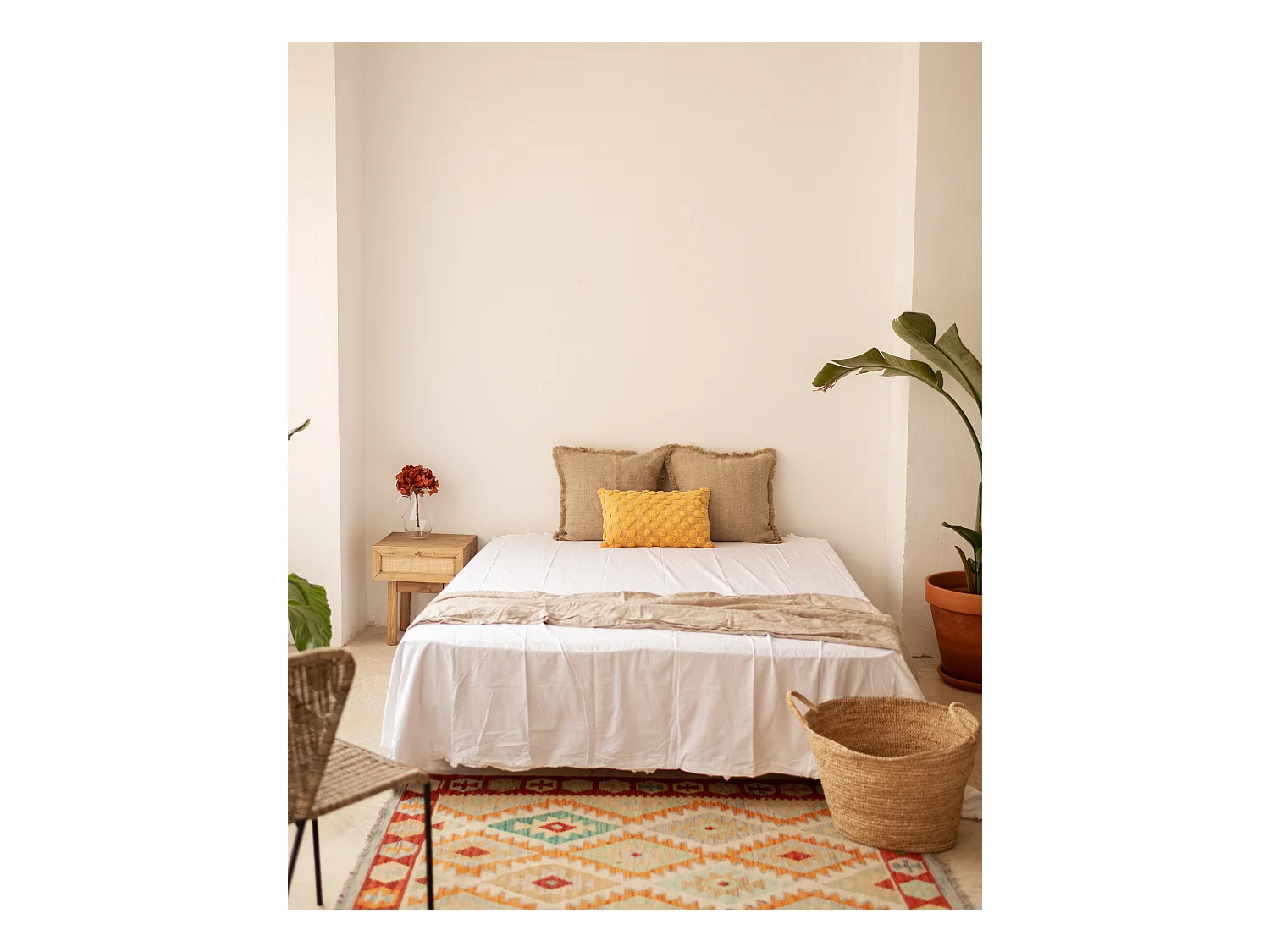 Comodino 1 cassetto in legno massello in tono rovere scuro 40x45cm - FRIDA - DECOWOOD