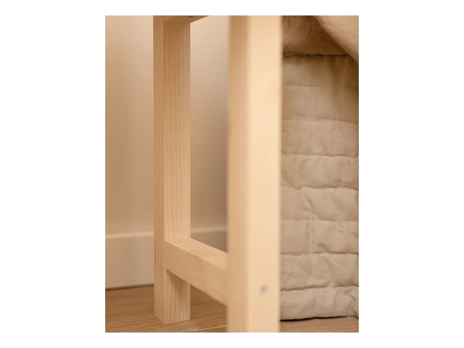 Mesita de noche redonda de madera de abeto Decowood en color natural 40x35cm - OLIVIA - DECOWOOD