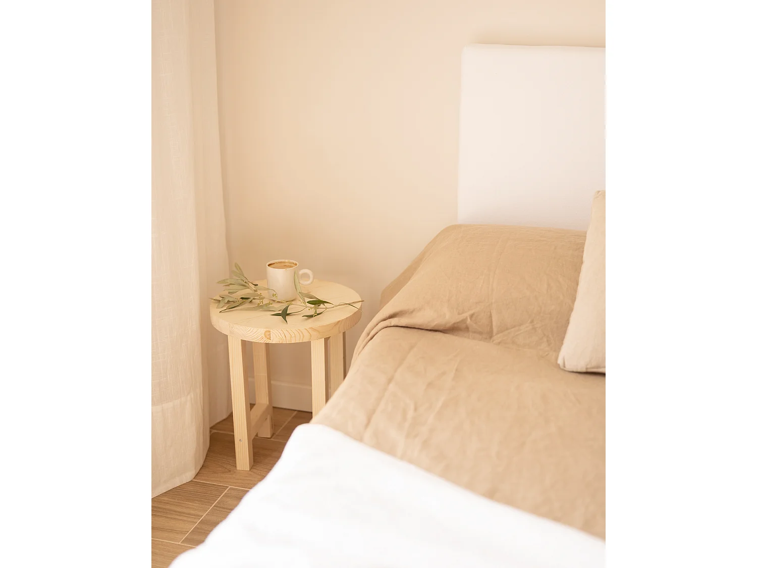 Table de chevet en bois de sapin naturel 35x40cm - OLIVIA - DECOWOOD