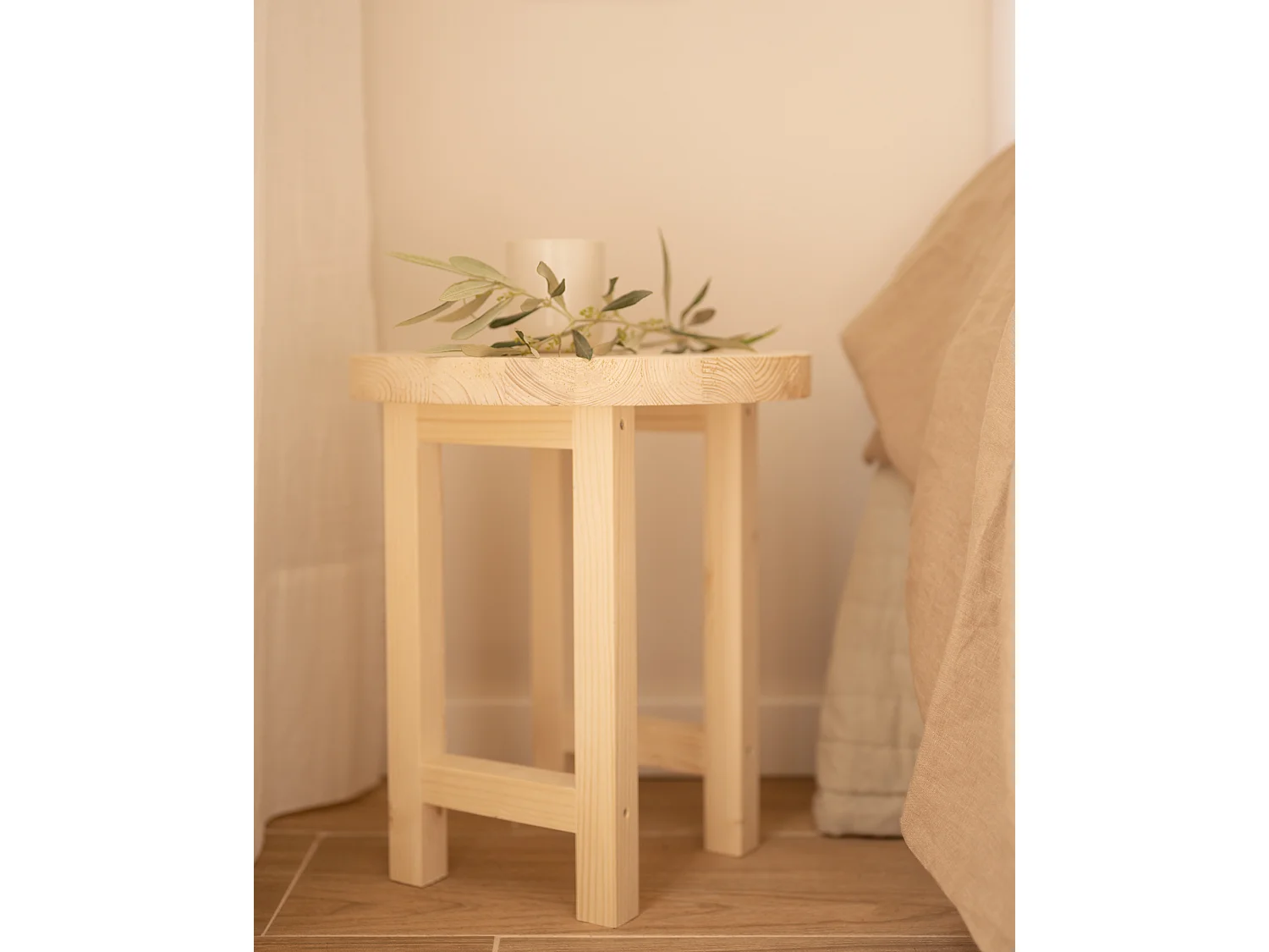 Table de chevet en bois de sapin naturel 35x40cm - OLIVIA - DECOWOOD