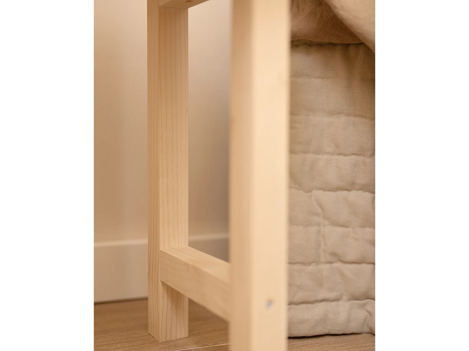 Table de chevet en bois de sapin naturel 35x40cm - OLIVIA - DECOWOOD