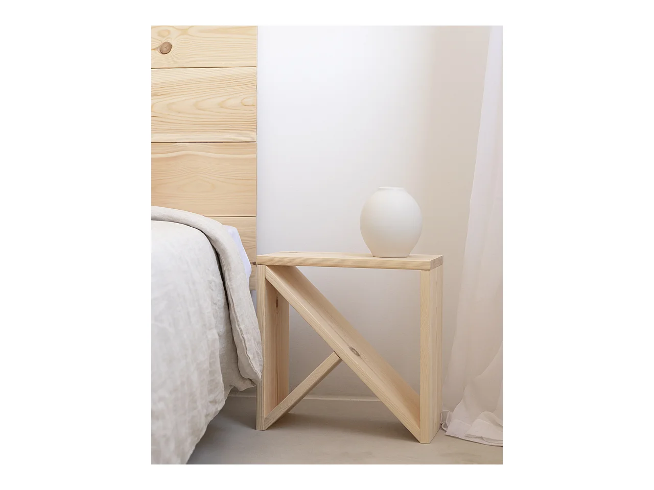 Mesita de noche o auxiliar de madera maciza en tono natural de 50x50cm - STOKE - DECOWOOD