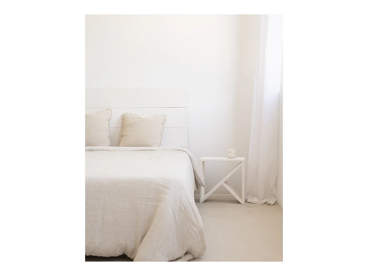 Comodino in legno massello in tono bianco 40x40cm - STOKE - DECOWOOD