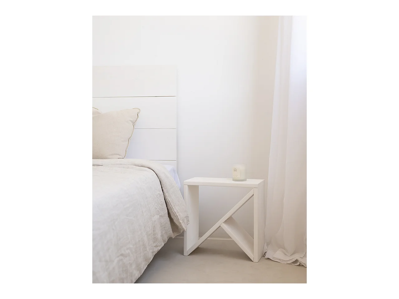 Comodino in legno massello in tono bianco 40x40cm - STOKE - DECOWOOD