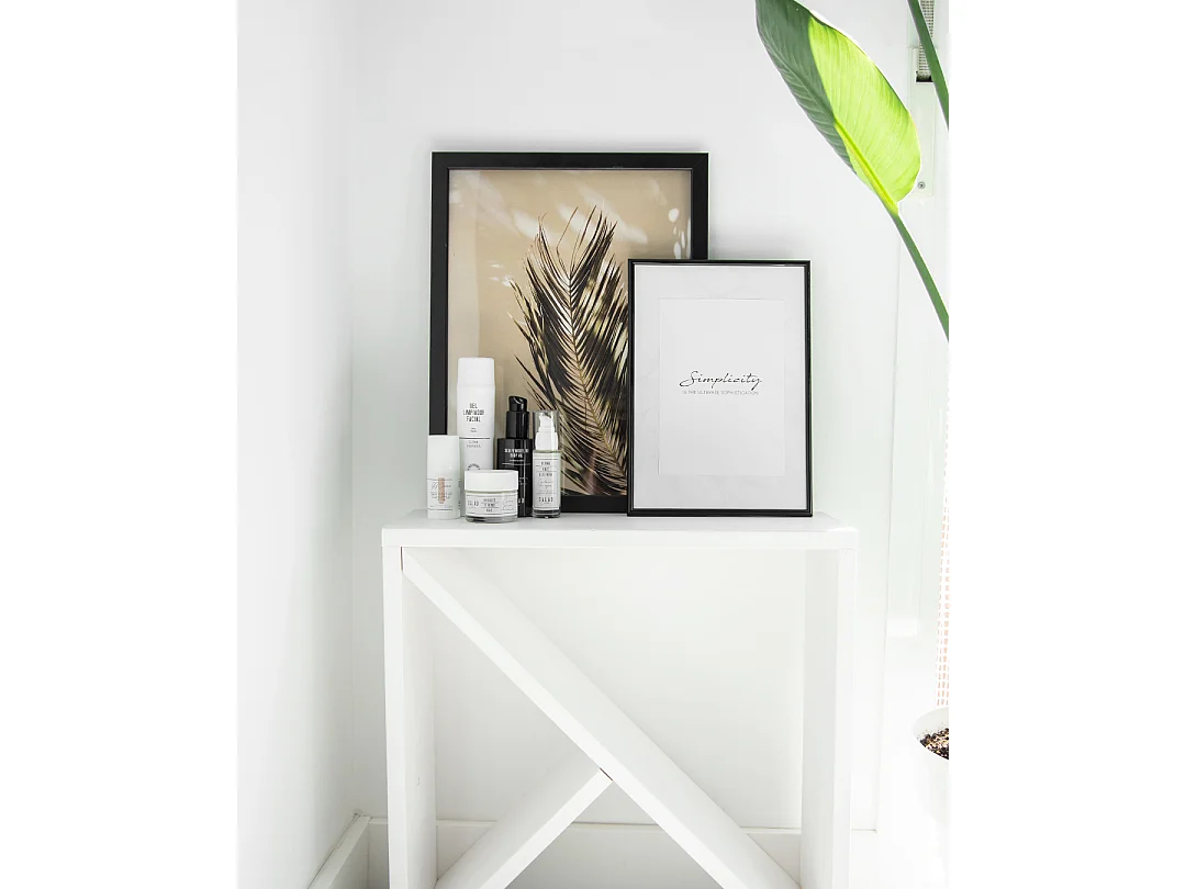 Mesita de madera maciza en tono blanco de 40x40cm - STOKE - DECOWOOD