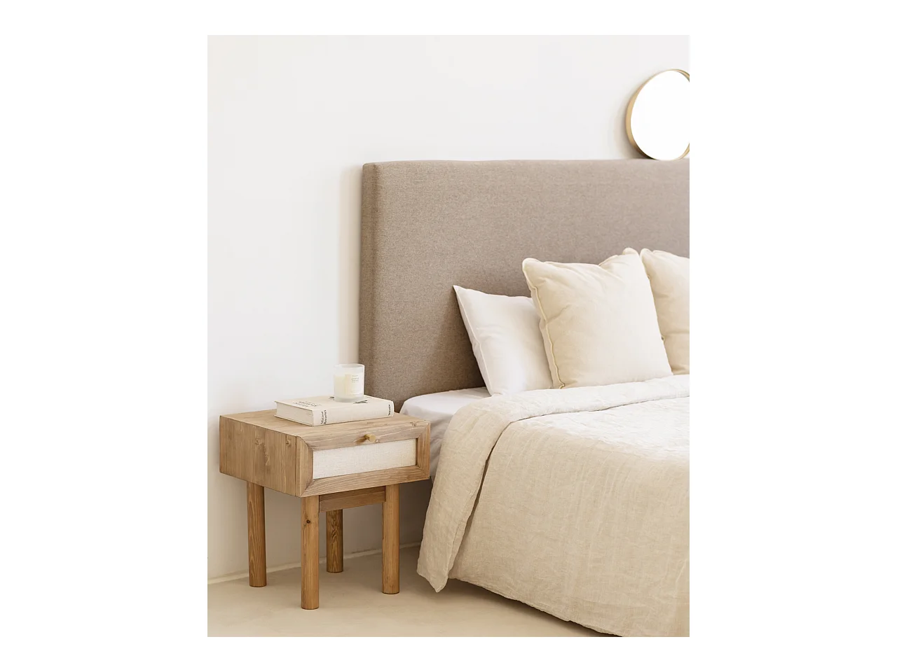 Mesita de noche de madera de abeto maciza y lino Decowood con cajón en color roble oscuro de 40x45cm - LINEN - DECOWOOD