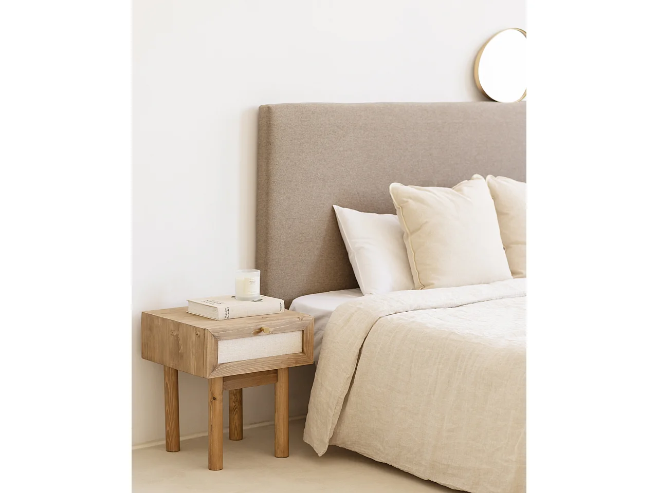 Mesita de noche de madera de abeto maciza y lino Decowood con cajón en color roble oscuro de 40x45cm - LINEN - DECOWOOD