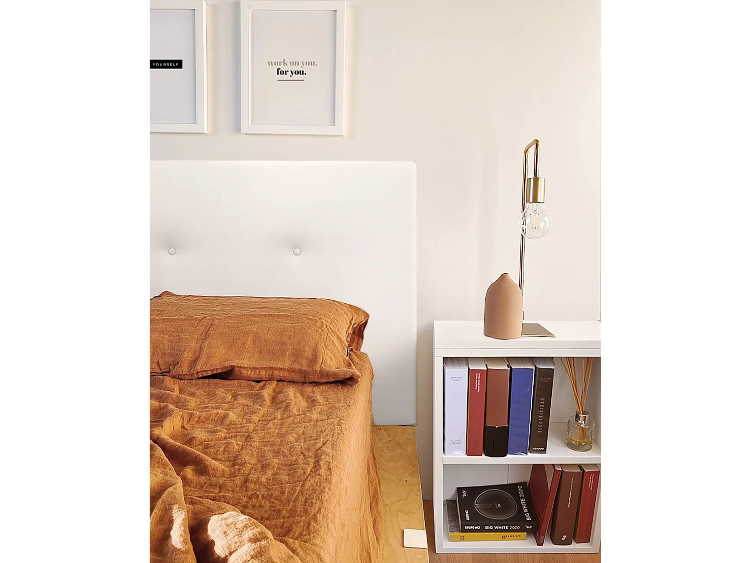 Tête de lit similicuir boutons blanche 200x80cm - FLORENCE - DECOWOOD