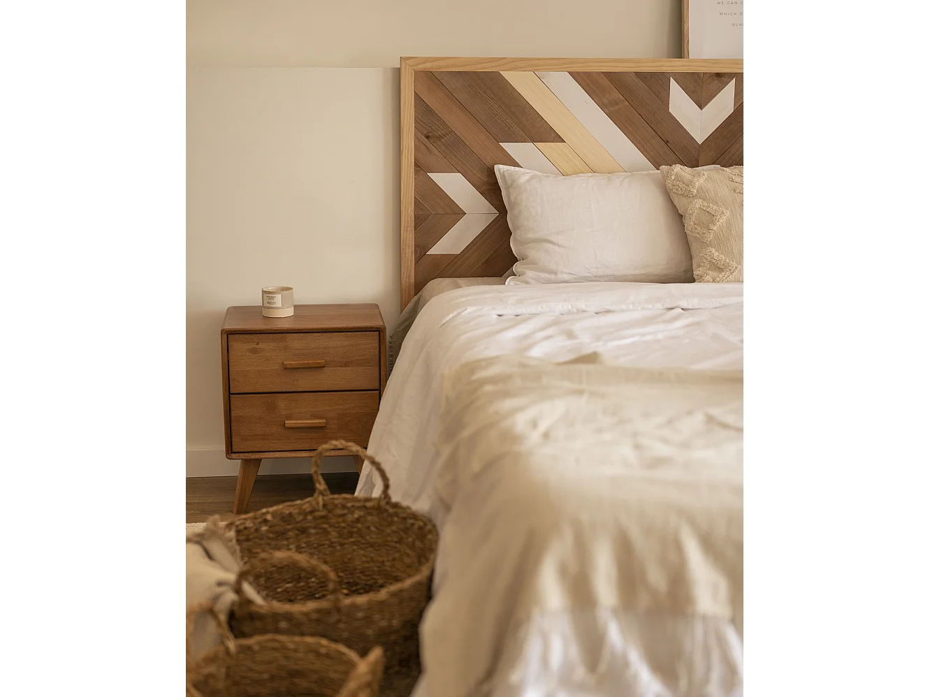 Cabecero de cama de madera maciza estilo étnico en tonos roble oscuro, natural y blanco de 80x165cm - MOSAIK - DECOWOOD