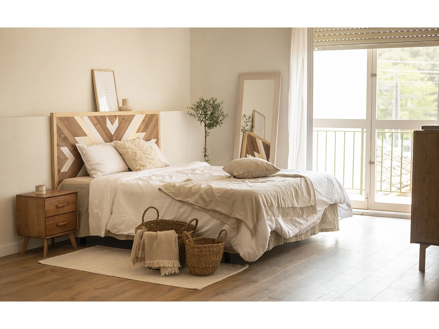 Cabecero de cama de madera maciza estilo étnico en tonos roble oscuro, natural y blanco de 80x165cm - MOSAIK - DECOWOOD