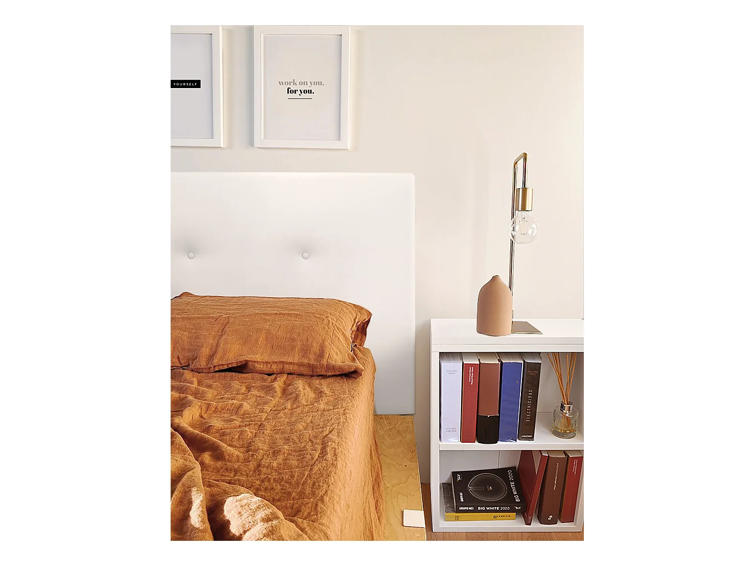 Testiera rivestita in pelle sintetica bottoni in tono bianco 160x80cm - FLORENCE - DECOWOOD