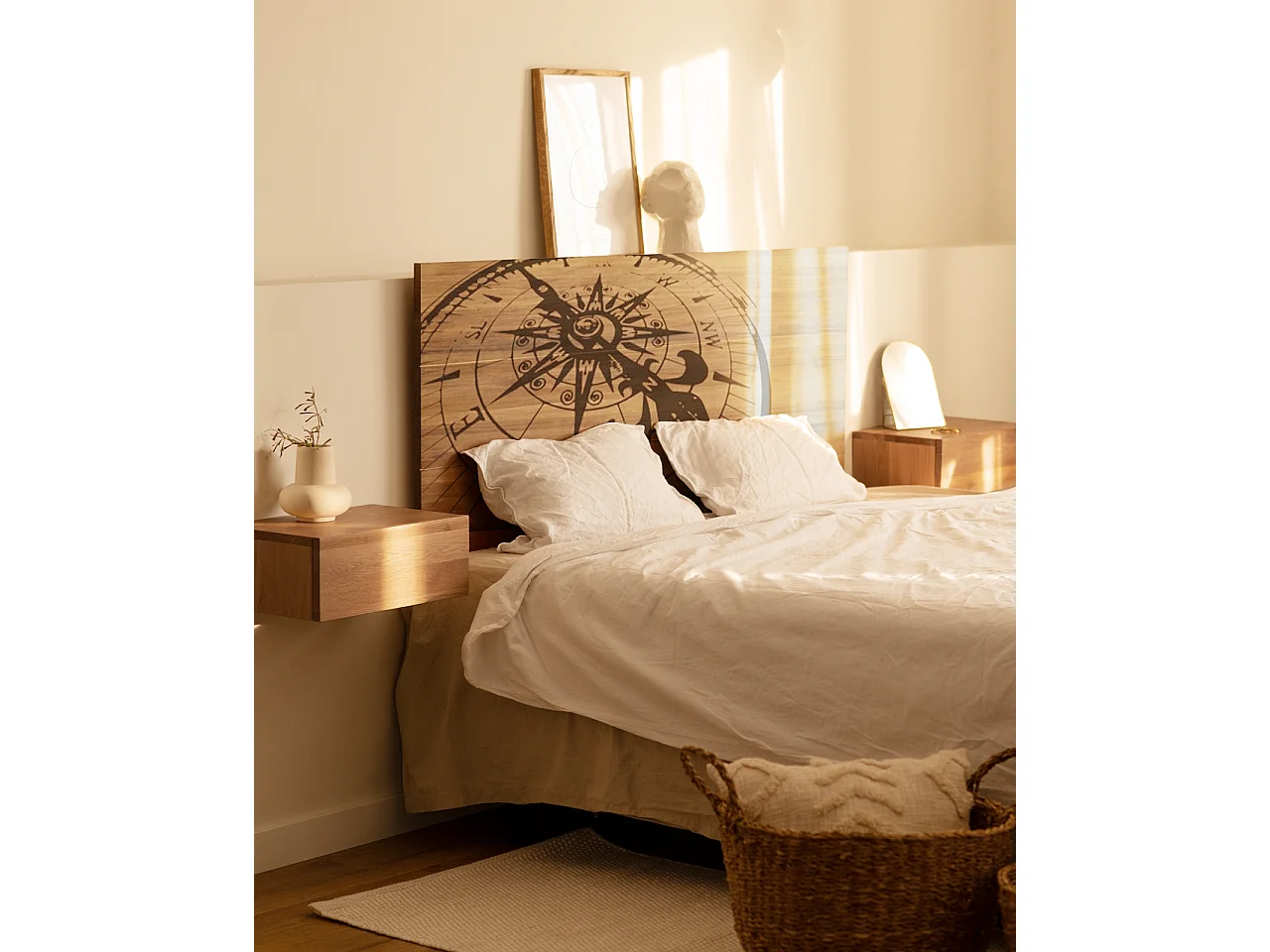 Cabecero de cama de madera maciza estampado motivo 'Brujulas' en tono roble oscuro de 105x80cm - PRINT - DECOWOOD