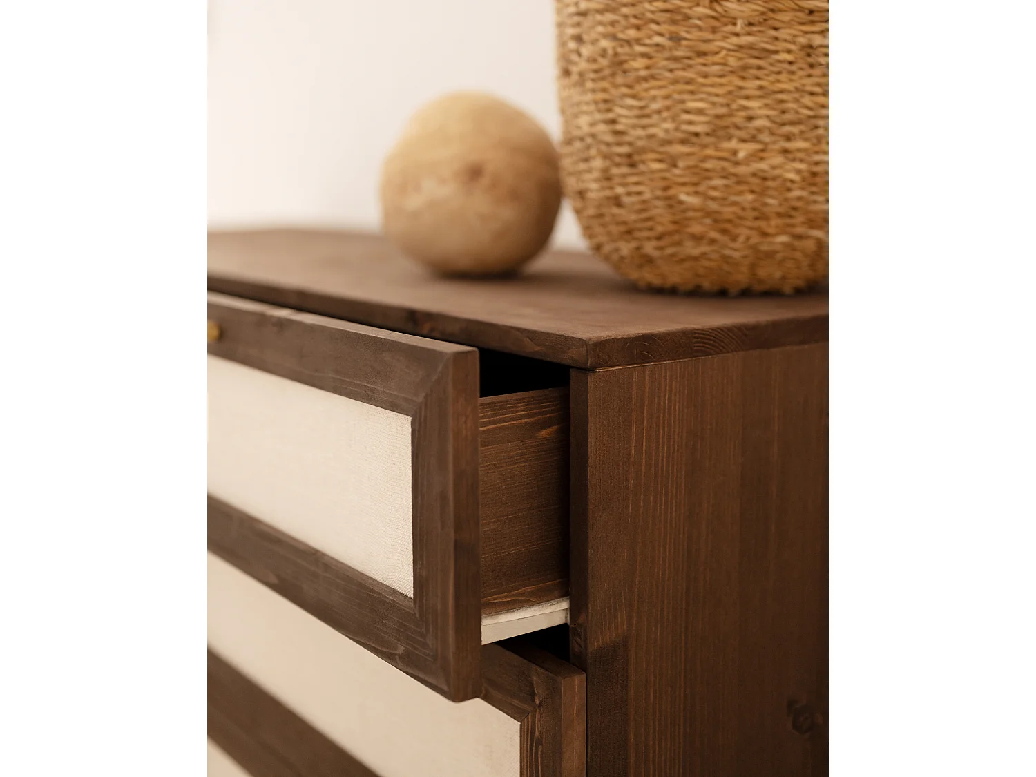 Commode en bois de sapin et lin à six tiroirs marron 76x120cm - LINEN - DECOWOOD