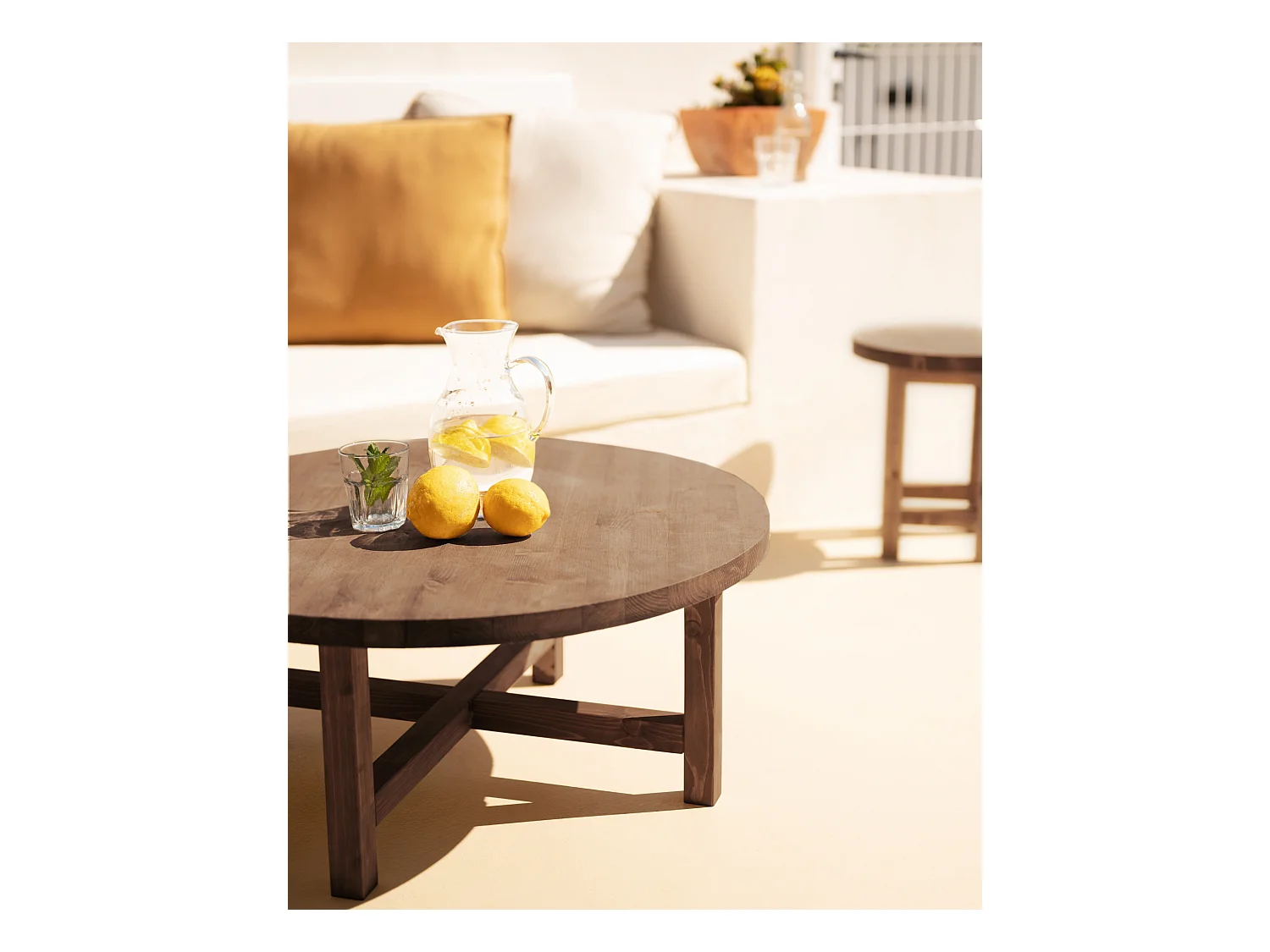 Mesa de centro redonda de madera de abeto Decowood en color nogal de Ø60cm - OLIVIA - DECOWOOD