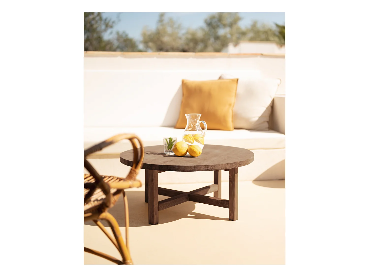 Mesa de centro redonda de madera de abeto Decowood en color nogal de Ø60cm - OLIVIA - DECOWOOD