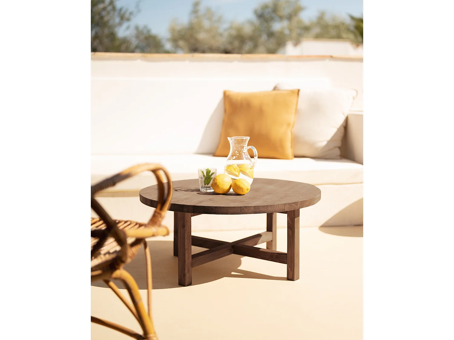 Mesa de centro redonda de madera de abeto Decowood en color nogal de Ø60cm - OLIVIA - DECOWOOD