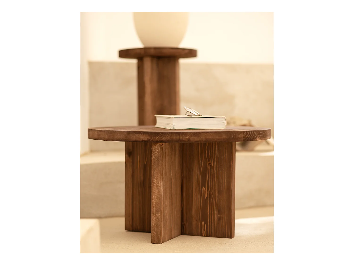 Tavolo basso rotondo in legno massello in tono noce Ø80x33,2cm - TOKYO - DECOWOOD