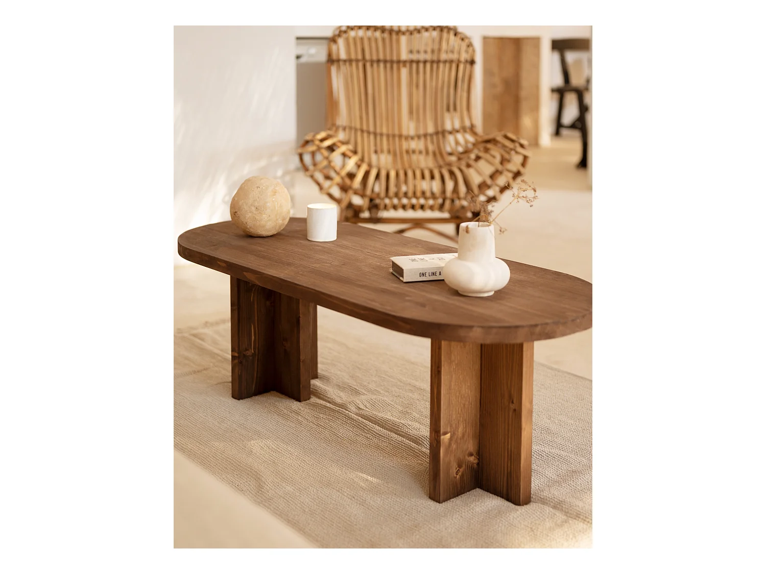 Tavolo basso ovale in legno massello in tono noce 120x40cm - TOKYO - DECOWOOD