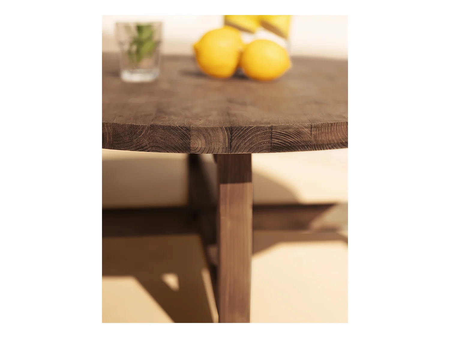 Tavolo basso rotondo in legno massello in tono noce Ø80x35cm - OLIVIA - DECOWOOD