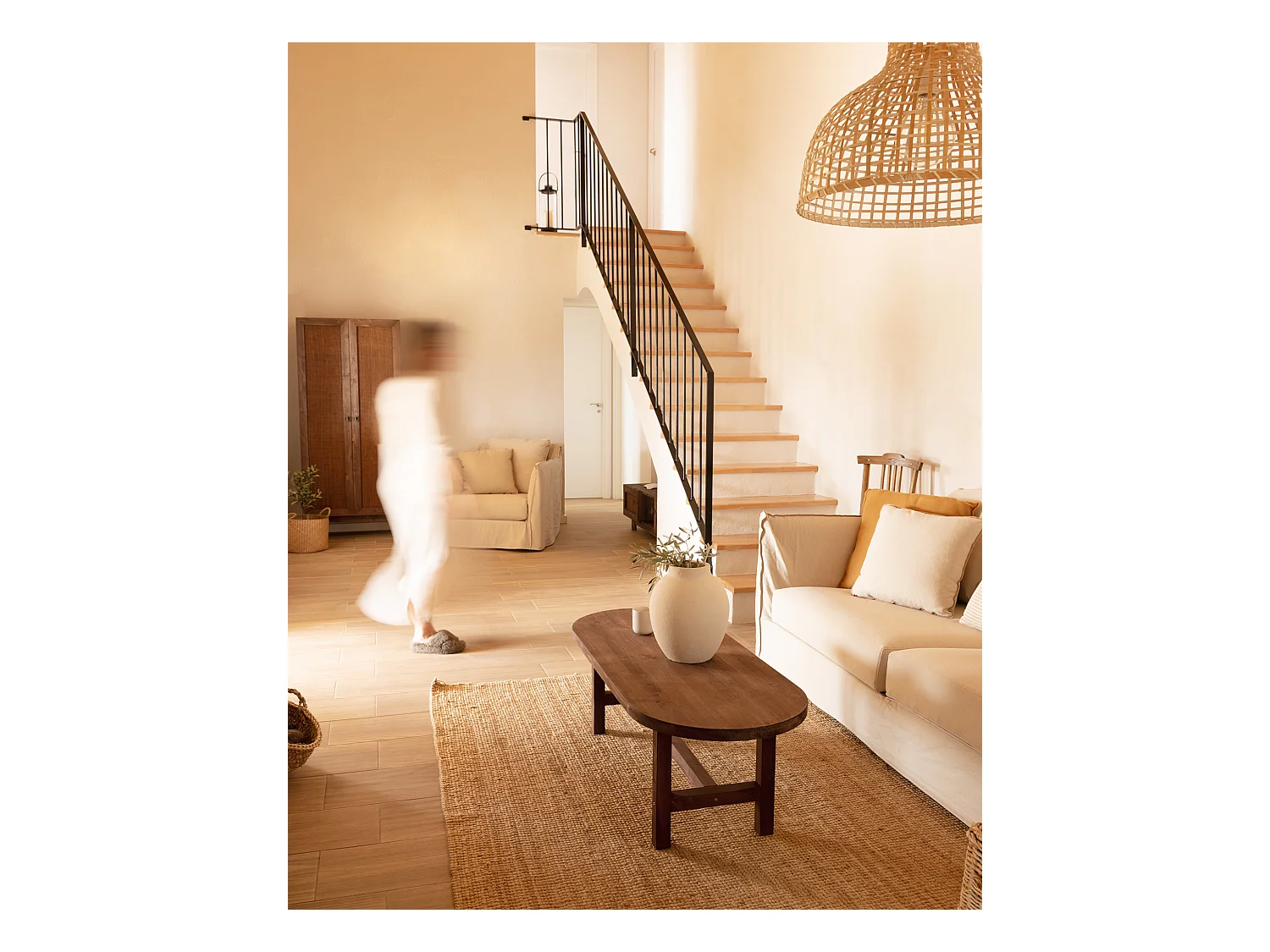 Mesa de centro ovalada de madera de abeto Decowood en color nogal de 120x40cm - OLIVIA - DECOWOOD