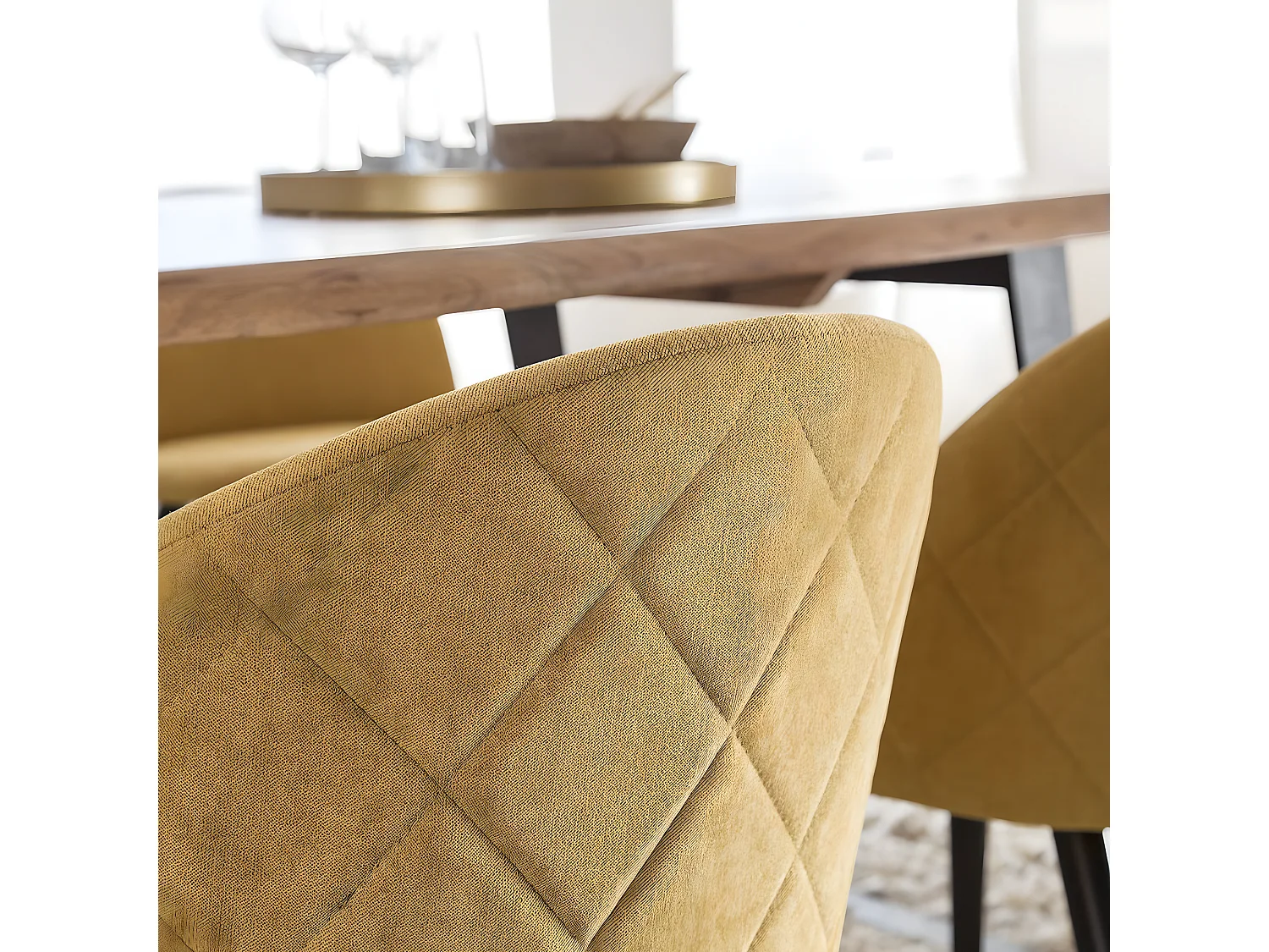 Conjunto de 2 sillas escandinavas de tela amarillo mostaza y metal Jasmine