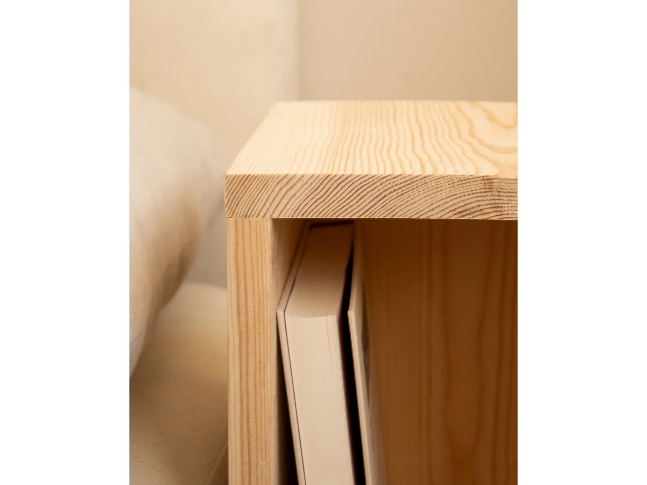 Comodino in legno massello in tono naturale 20x60cm - LINA - DECOWOOD