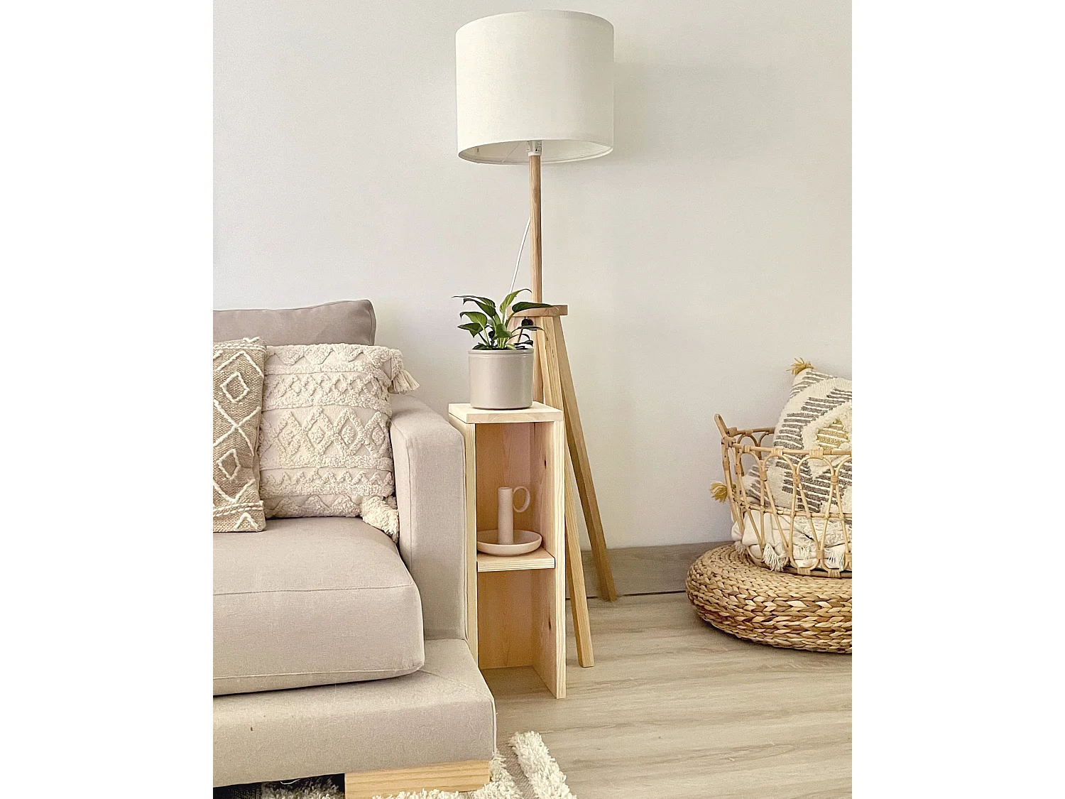 Comodino in legno massello in tono naturale 20x60cm - LINA - DECOWOOD