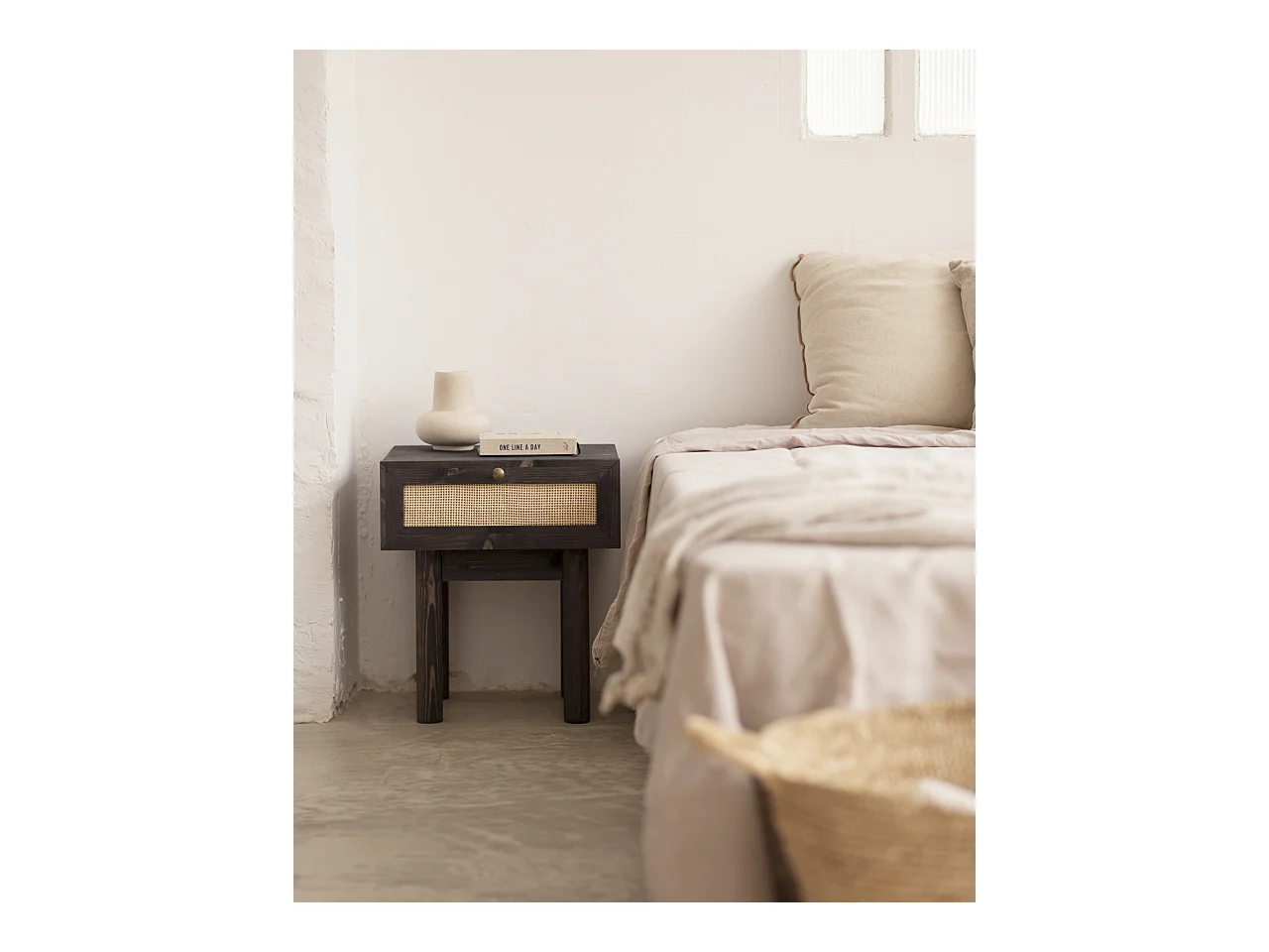 Comodino 1 cassetto in legno massello in tono nero 40x45cm - FRIDA - DECOWOOD