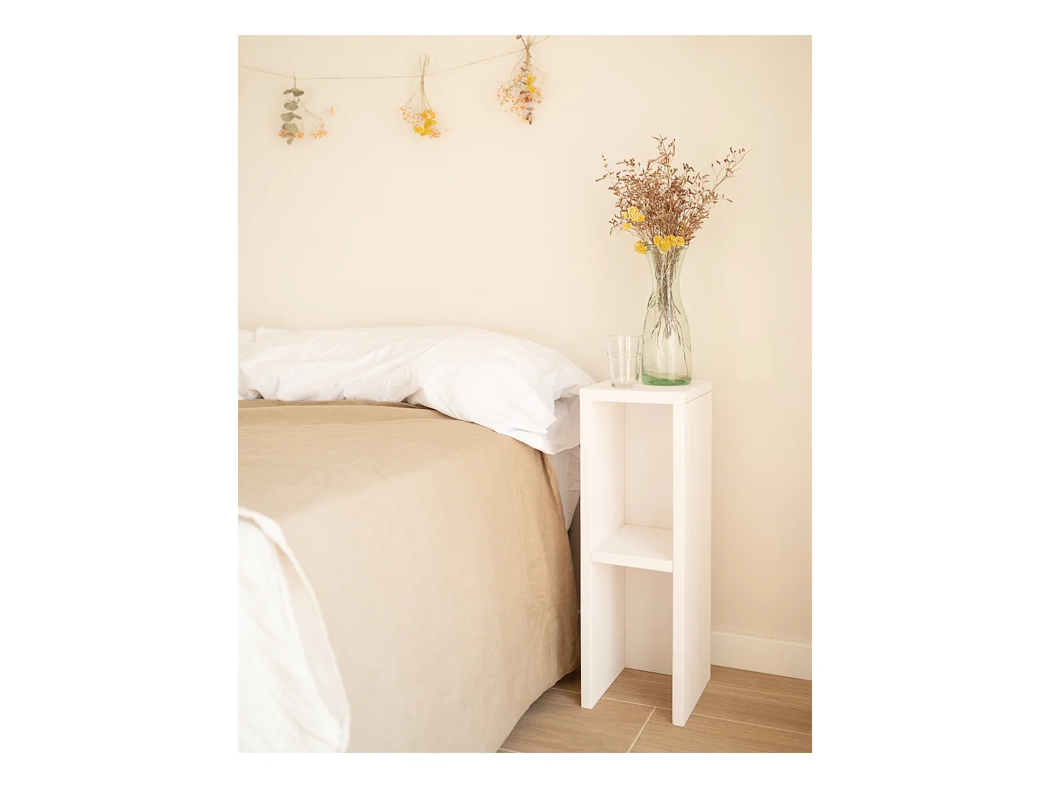 Comodino in legno massello in tono bianco 20x60cm - LINA - DECOWOOD