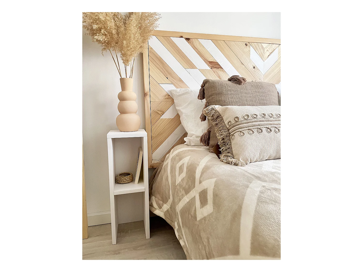 Comodino in legno massello in tono bianco 20x60cm - LINA - DECOWOOD