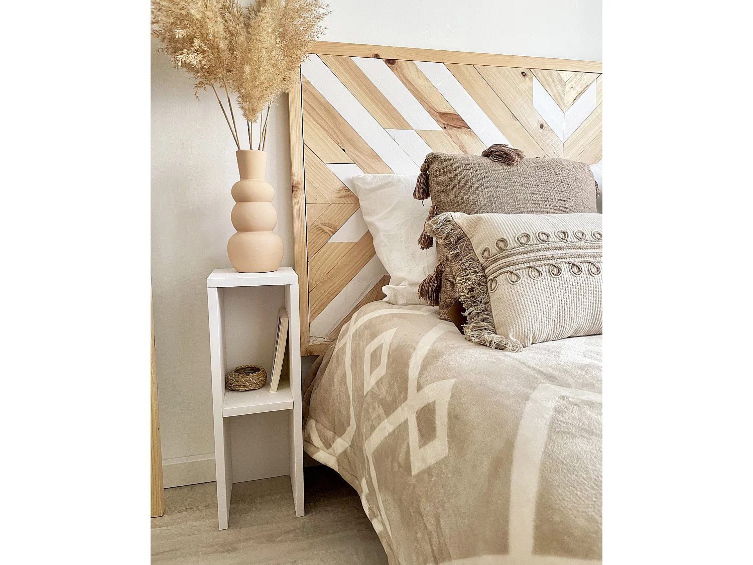 Comodino in legno massello in tono bianco 20x60cm - LINA - DECOWOOD