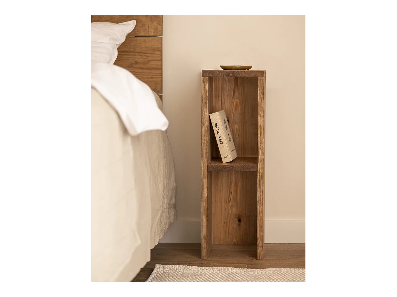 Table de chevet en bois de sapin vieilli 60x20cm - LINA - DECOWOOD