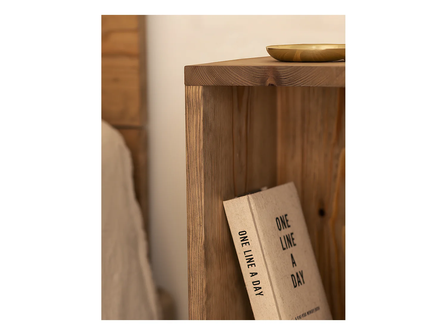 Table de chevet en bois de sapin vieilli 60x20cm - LINA - DECOWOOD