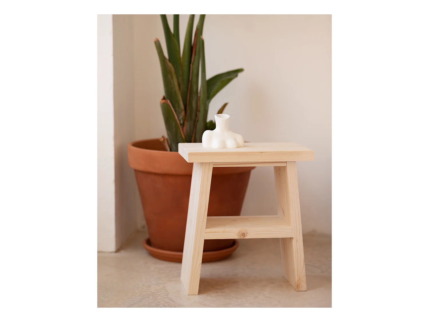 Mesita de noche o auxiliar madera maciza en tono natural de 45x39cm - FRIDA - DECOWOOD