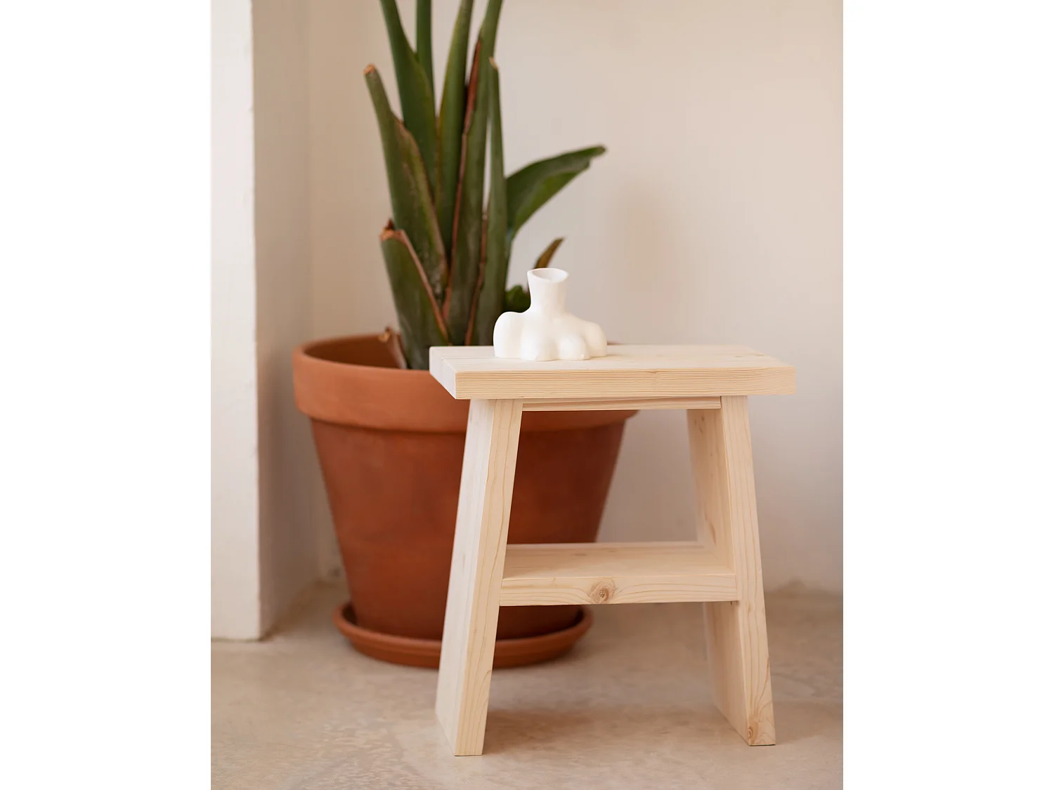 Comodino in legno massello in tono naturale 39x45cm - FRIDA - DECOWOOD