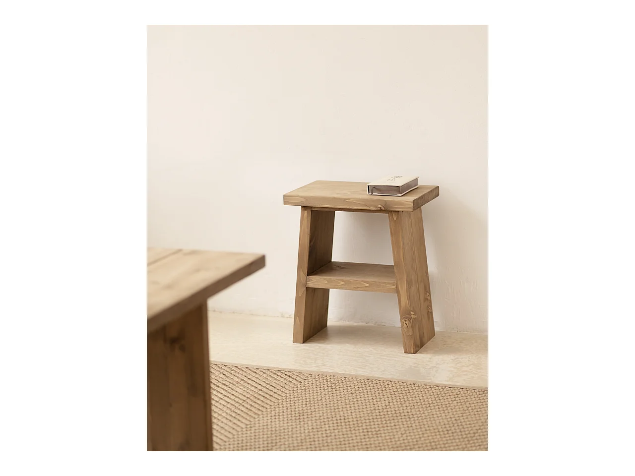 Comodino in legno massello in tono marrone 39x45cm - FRIDA - DECOWOOD