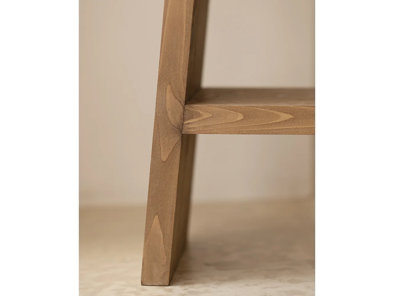 Comodino in legno massello in tono marrone 39x45cm - FRIDA - DECOWOOD