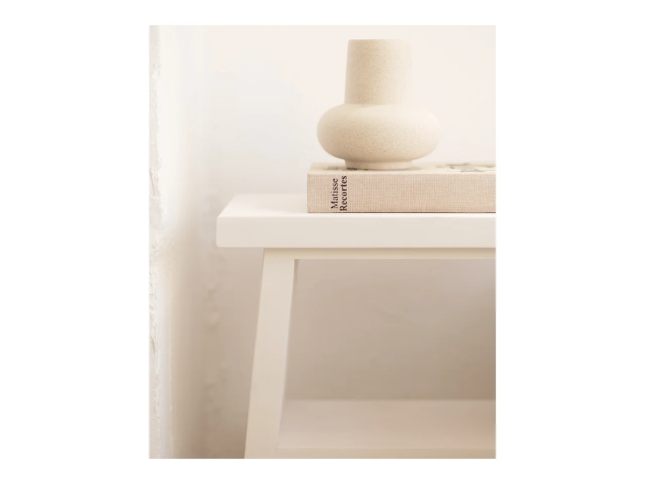 Mesita de noche o auxiliar madera maciza en tono blanco de 45x39cm - FRIDA - DECOWOOD